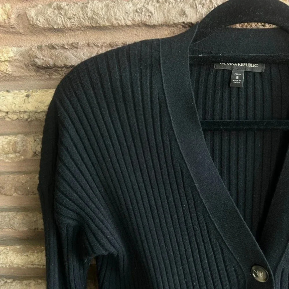 Banana Republic Black Ribbed Knit V Neck Cardigan Sweater Small Petite - Picture 4 of 5